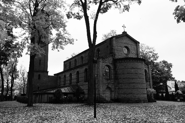 Dzieje budynku kościelnego do 1945 roku
